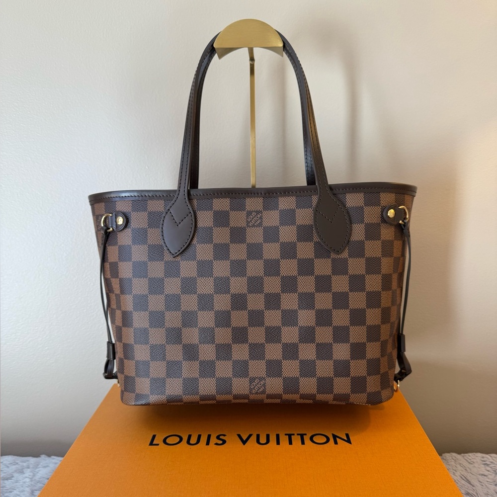 Louis Vuitton Damier Ebene Canvas Tote in Brown